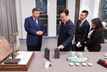 이 대통령, 시진핑에 줄 선물은?…‘중국 전설 속 동물 그림’ 준비