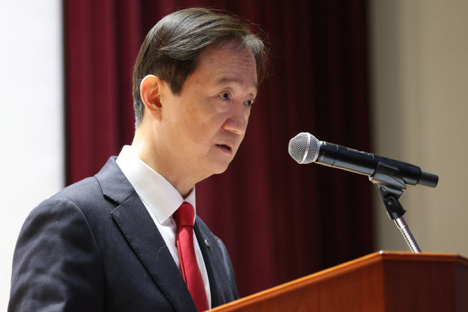 이찬진, 금융지주 연임 관행 작심 비판… "차세대는 '골동품' 된다"