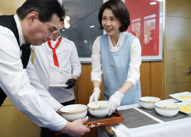  김혜경 여사 '한중 우호를 위한 떡국'                                                                                                                                                    