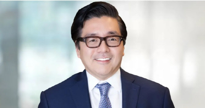 `낙관론자` 톰리 