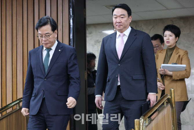 원내대책회의 참석하는 송언석-정희용                                                                                                                                                               