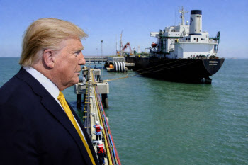 “준비해라”…트럼프, 마두로 축출 한달전 석유社에 암시