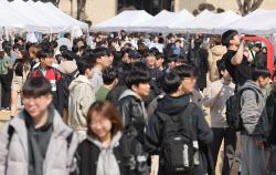 "챗GPT 과제에 이용하되 채팅 내역 내라"…AI시대 대학가 신풍토