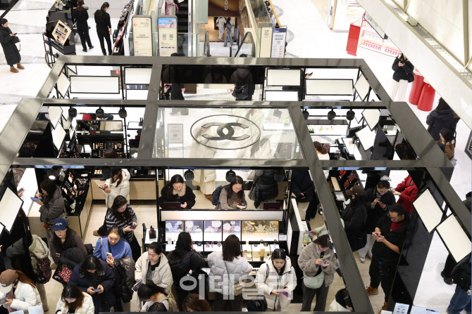 중국 관광객들로 북적