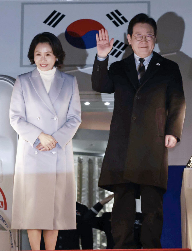 李대통령, 상하이서 귀국길…방중 일정 마무리