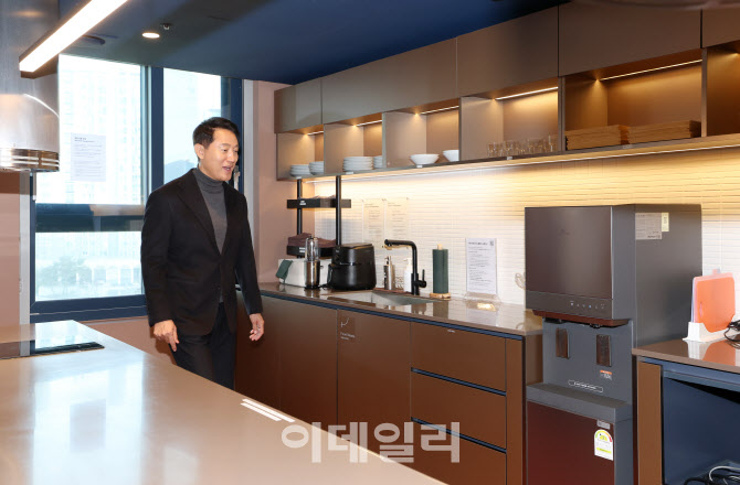  민간 임대주택 둘러보는 오세훈 시장                                                                                                                                                               