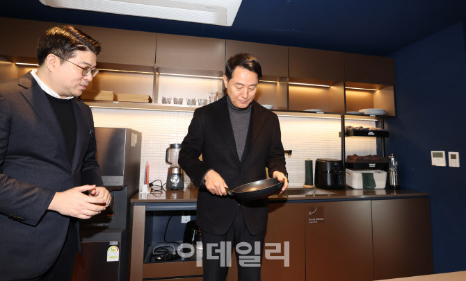  청년 주거공간 점검하는 오세훈 서울시장                                                                                                                                                           