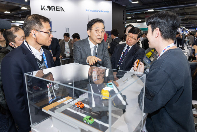 CES 찾은 김윤덕 “미래 교통 기술로 국민 체감 혁신 추진”