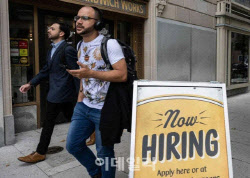 [속보]美 12월 비농업 고용 5만개 증가…실업률 4.4%로 하락