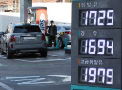 주요소 기름값 5주째 하락…"베네수엘라 공습 영향 제한"