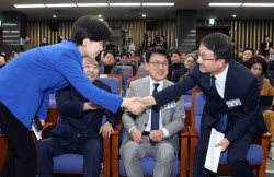 [포토]민주당 원내대표 선거, '백혜련-한병도 결선 투표'                                                                                                                                         