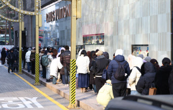 “실적 삽니다” 거래도…‘VIP 큰 손’ 문턱 높이는 백화점