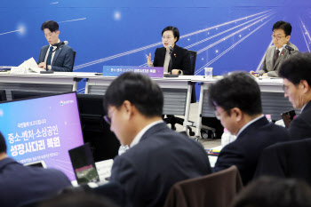 ‘3만명→800명’…李대통령 빠진 중기부 업무보고 관심 ‘뚝’