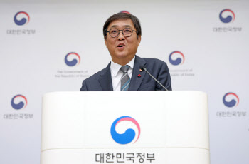 최휘영 장관 "박물관·미술관, 미래 핵심 성장산업 키울 것"