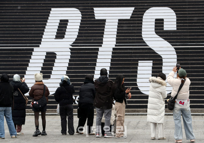  광화문네거리 외국인 관광객                                                                                                                                                                       