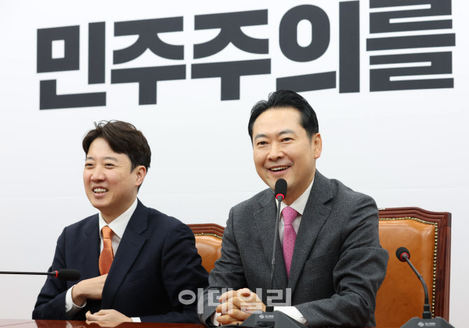 '발언하는 장동혁 대표'                                                                                                                                                                  