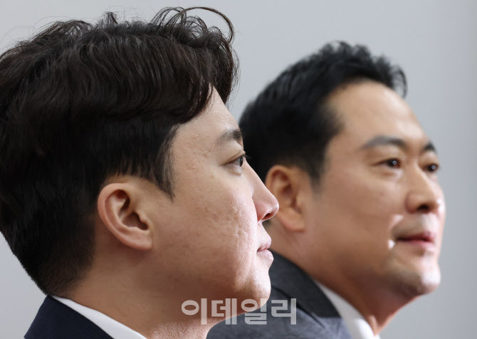 '발언 마친 장동혁-이준석'                                                                                                                                                               