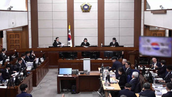 尹 사형 구형까지…'나흘 걸쳐 32시간' 초유의 결심공판