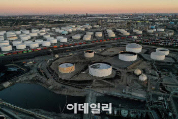 이란 공급 차질 우려에 유가 2%대 급등…배럴당 1달러 이상 상승