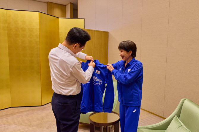  드럼합주 준비하는 이재명 대통령                                                                                                                                                                  