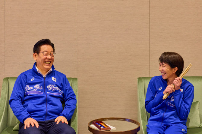  드럼합주 마친 한일정상                                                                                                                                                                           