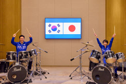 [포토] 드럼 합주하는 한일 정상                                                                                                                                                                          