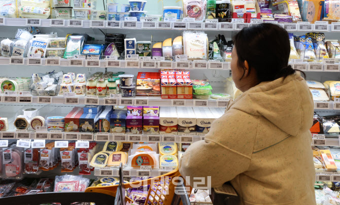 환율의 습격…수입물가, 4년래 최장기 오름세                                                                                                                                                        