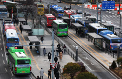 진통끝 손 잡은 서울 시내버스 노사…15일 첫차부터 정상 운행(종합)