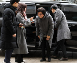 [포토] 인사하는 이혜훈 장관 후보자                                                                                                                                                                      