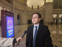 트럼프, 반도체 추가 관세 시사…여한구 통상본부장 귀국연기