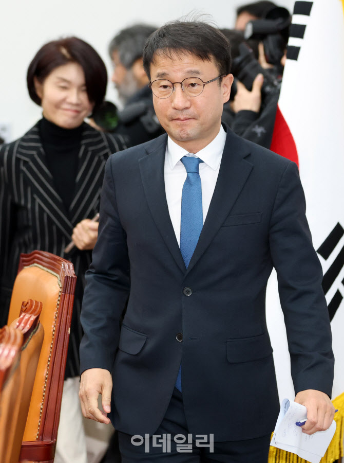 더불어민주당 정책조정회의 참석하는 한병도 원내대표                                                                                                                                                