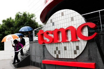 TSMC, AI 칩 수요 강세에 '깜짝 실적'…올해 82조 통큰 설비투자(종합)