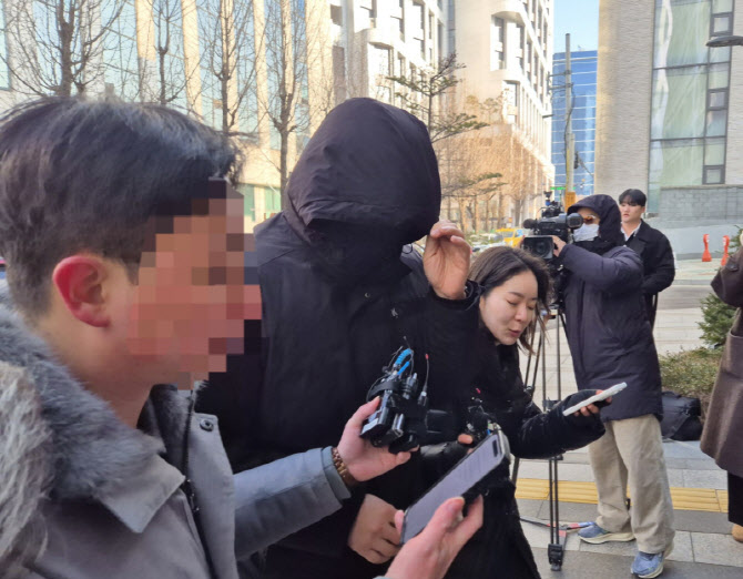 경찰, ‘1억 공천헌금’ 강선우 전 보좌관 재소환