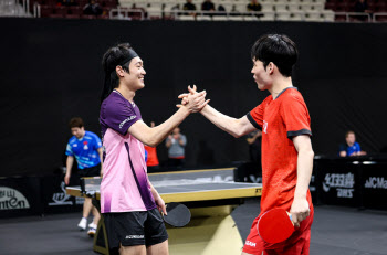 탁구 남자복식 장우진-조대성, 만리장성 넘어 WTT 정상 등극