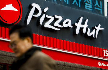 피자헛발 '차액가맹금 줄소송' 비상…"프랜차이즈 업계 붕괴 우려"