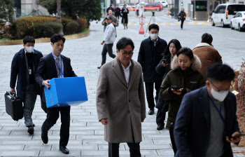 상설특검, '관봉권 띠지 폐기 의혹' 건진법사 참고인 조사