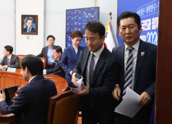 [포토]'회의실 나서는 정청래-한병도'                                                                                                                                                           