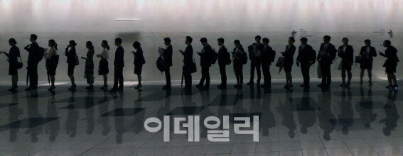 더 길어진 백수생활, 월세 마저 올랐다…2030 '초유의 상황'