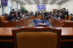 이혜훈 인사청문회 파행…"수사 먼저" vs "국민 앞 검증해야"