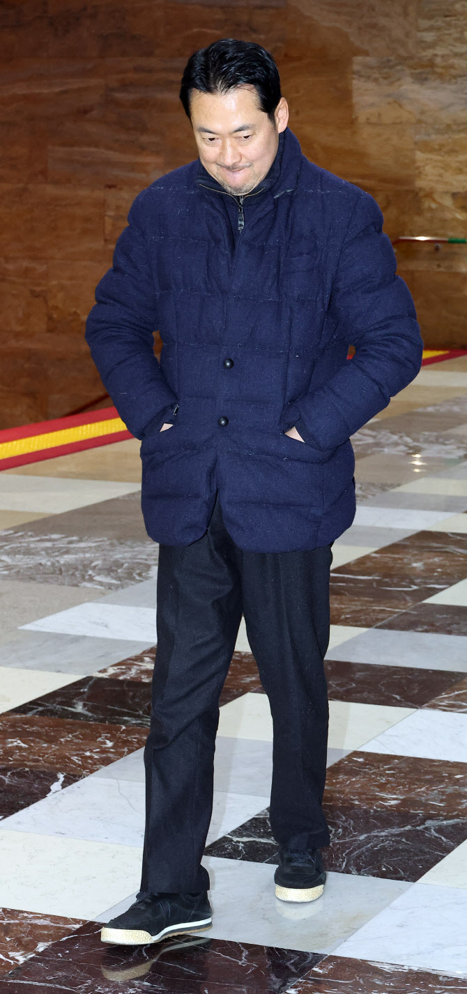  힘겹게 걸어보는 장동혁 대표                                                                                                                                                                      