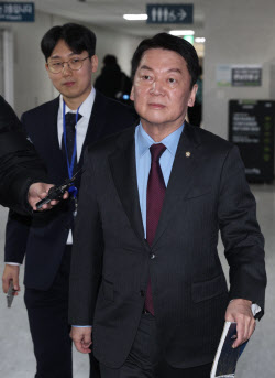 [포토]안철수, '대안과 미래' 정기 모임 참석                                                                                                                                                    