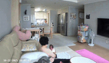 "경상도라 거칠어" 신생아 폭행한 산후도우미 [영상]