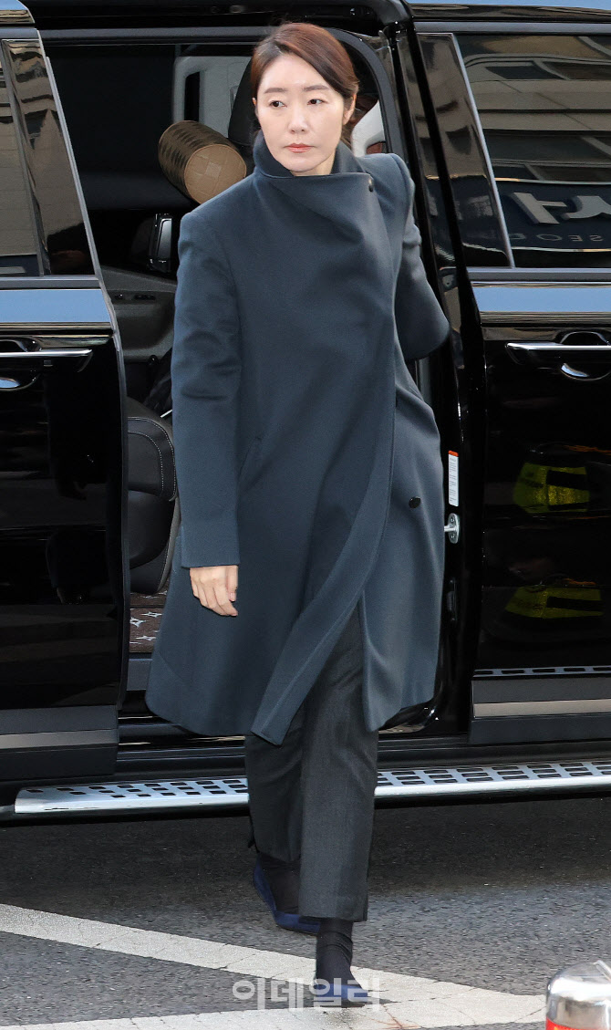 '1억 공천헌금' 논란 강선우 경찰 출석…"원칙 지키는 삶 살아"                                                                                                                   