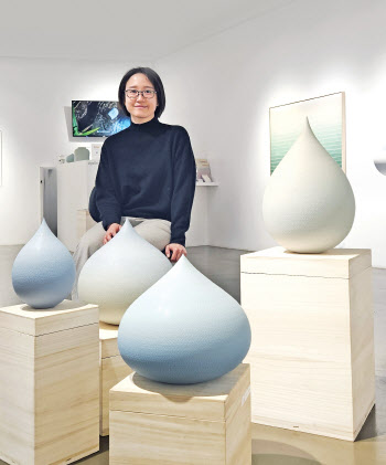 순간을 빚다…세상 속으로 떨어진 '흙방울'