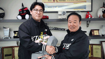 베테랑 장성우, KT와 전훈 하루 전날 재계약…'2년 총액 16억원'