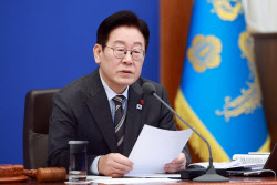 李 "설문조사 결과 압도적"…신규 원전 추진 시사