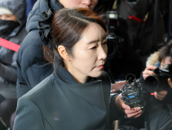 [속보]`1억 공천헌금` 강선우, 고강도 밤샘 조사…약 21시간 만에 종료