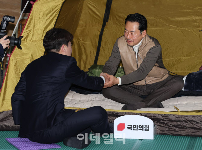 장동혁 단식투쟁 7일째, '농성장에 이준석 대표 방문'                                                                                                                                      