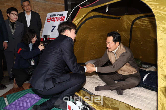 이준석, '장동혁 단식 현장 방문'                                                                                                                                                         