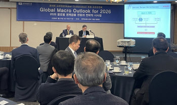 “연말 환율 1380원으로 하락…MSCI 편입 논의 원화 반등 신호”(종합)